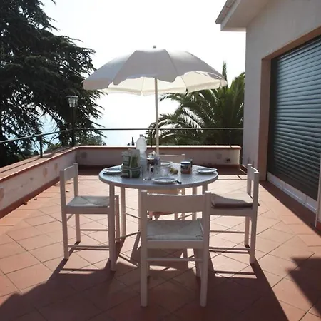 Paradiso Al Mare Shared Pool - Happy