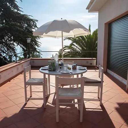 Paradiso Al Mare Terrace And Shared Pool - Happy Rentals