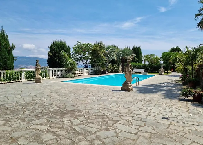 Paradiso Al Mare Shared Pool - Happy